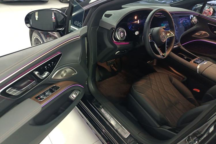 Used Mercedes-Benz EQS 2022 Updated 580 4MATIC Driver Seat