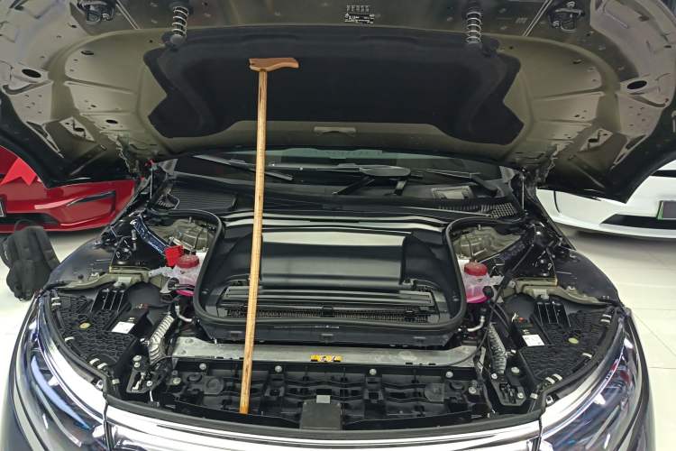 Used Mercedes-Benz EQS 2022 Updated 580 4MATIC Engine Bay