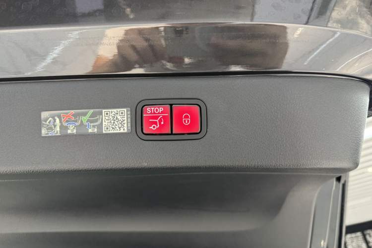 Used Mercedes-Benz EQS 2022 Updated Version 450+ Pioneer Edition Interior 1