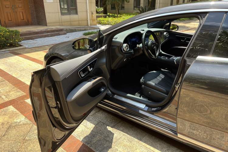 Used Mercedes-Benz EQS 2022 Updated Version 450+ Pioneer Edition Interior 1