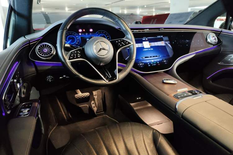 Used Mercedes-Benz EQS 2022 Updated Version 450+ Pioneer Edition Interior 2
