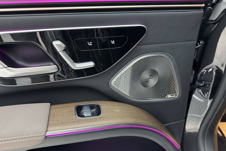 Used Mercedes-Benz EQS 2022 Updated Version 450+ Pioneer Edition Interior 4