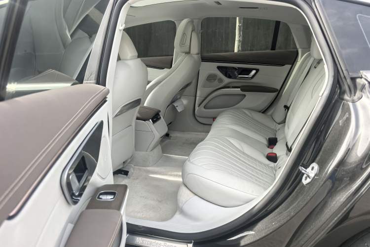 Used Mercedes-Benz EQS 2022 Updated Version 450+ Pioneer Edition Interior 4