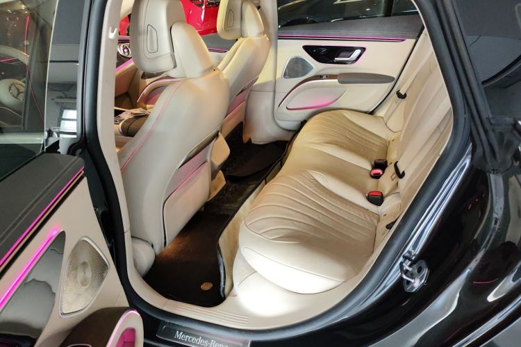 Used Mercedes-Benz EQS 2022 Updated Version 450+ Pioneer Edition Interior 4