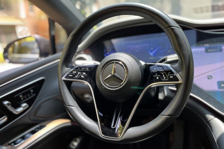 Used Mercedes-Benz EQS 2022 Updated Version 450+ Pioneer Edition Interior 4