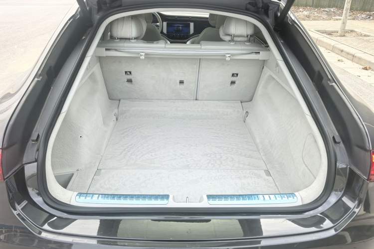 Used Mercedes-Benz EQS 2022 Updated Version 450+ Pioneer Edition Interior 5