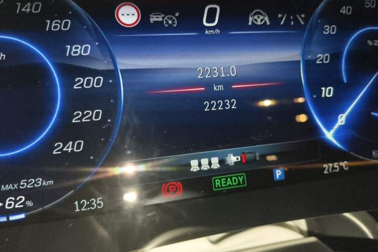 Used Mercedes-Benz EQS 2022 Updated Version 450+ Pioneer Edition Odometer Close Up