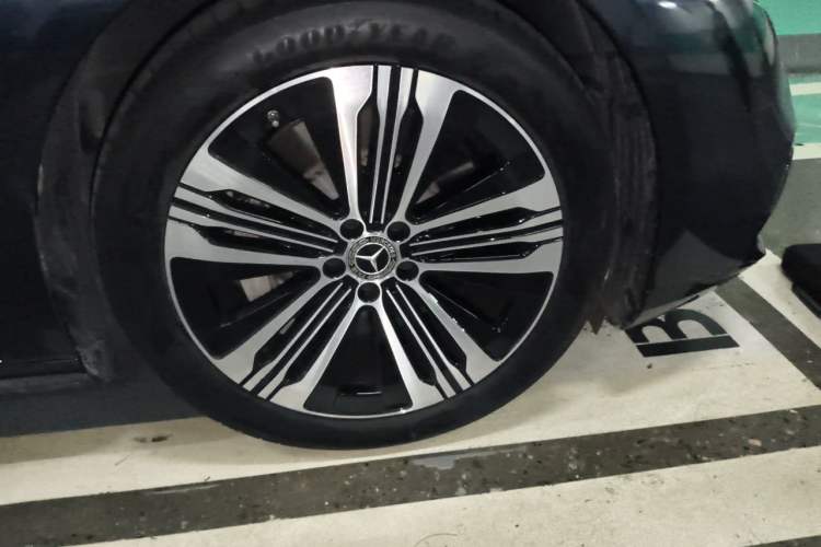 Used Mercedes-Benz EQS 2022 Updated Version 450+ Pioneer Edition Right Front Wheel Hub