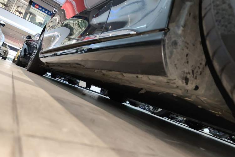 Used Mercedes-Benz EQS 2022 Updated Version 450+ Pioneer Edition Right Side Sill