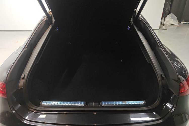 Used Mercedes-Benz EQS 2022 Updated Version 450+ Pioneer Edition Trunk