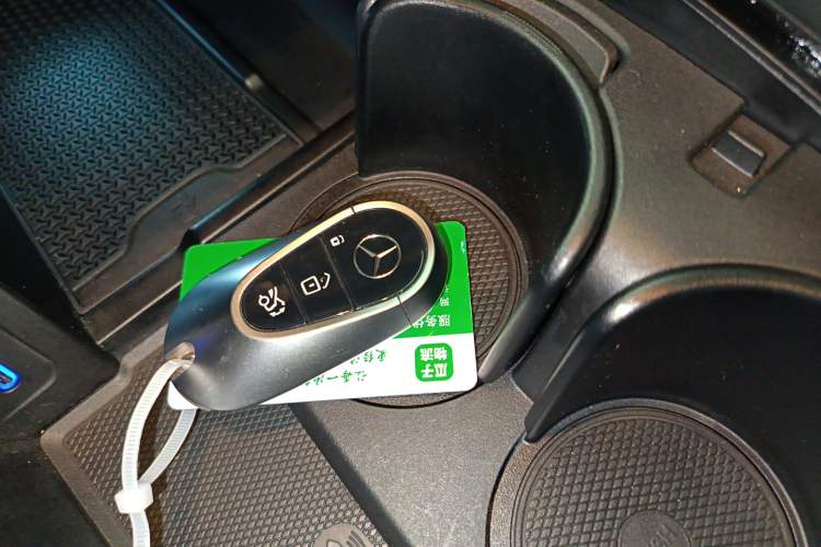 Used Mercedes-Benz EQS 2022 Updated 580 4MATIC Vehicle Key