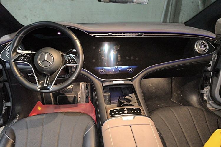 Used Mercedes-Benz EQS 2022 450+ Pioneer Edition Interior 2