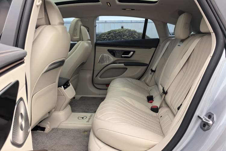 Used Mercedes-Benz EQS 2022 Updated Version 450+ Pioneer Edition Interior 2