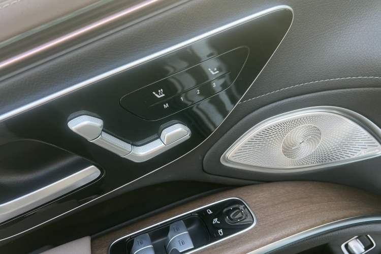 Used Mercedes-Benz EQS 2022 Updated Version 450+ Pioneer Edition Interior 3