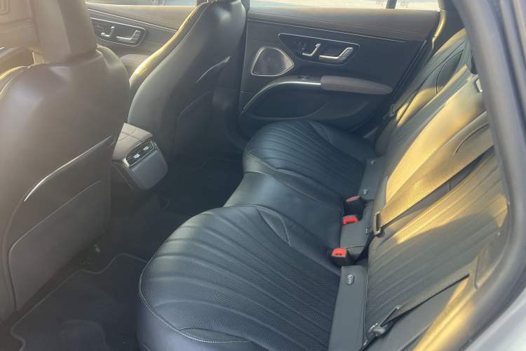 Used Mercedes-Benz EQS 2022 Updated Version 450+ Pioneer Edition Interior 4