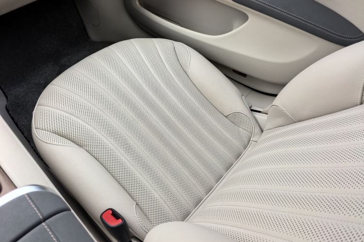 Used Mercedes-Benz EQS 2022 Updated Version 450+ Pioneer Edition Interior 4