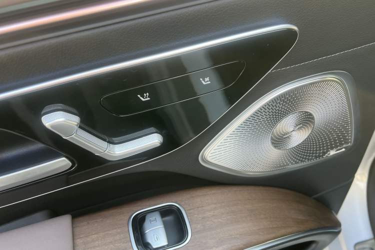 Used Mercedes-Benz EQS 2022 Updated Version 450+ Pioneer Edition Interior 5