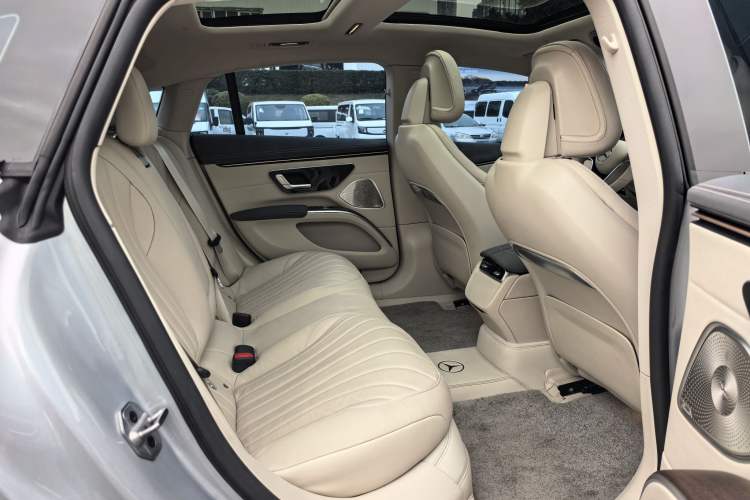 Used Mercedes-Benz EQS 2022 Updated Version 450+ Pioneer Edition Interior 8