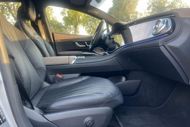 Used Mercedes-Benz EQS 2022 Updated Version 450+ Pioneer Edition Interior 9