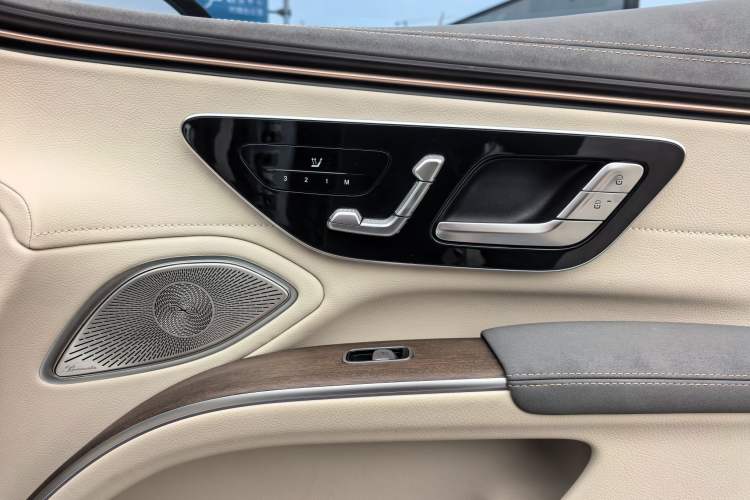 Used Mercedes-Benz EQS 2022 Updated Version 450+ Pioneer Edition Interior 9