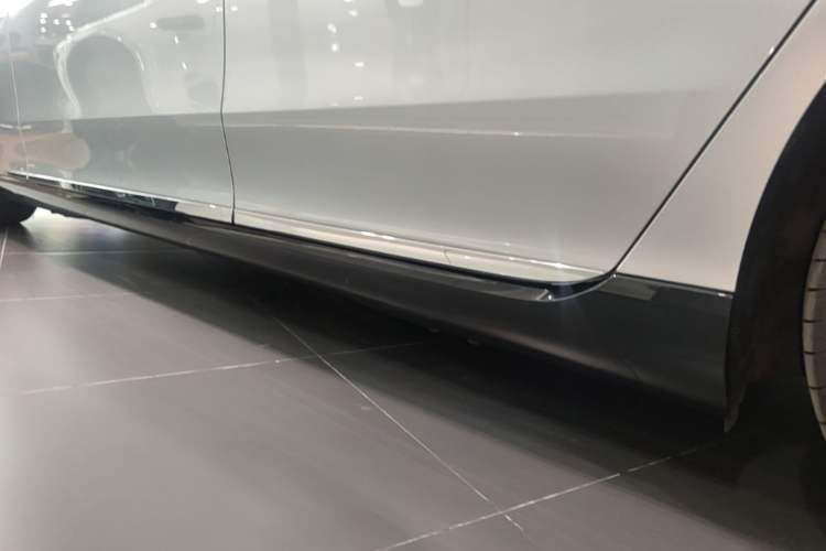 Used Mercedes-Benz EQS 2022 Updated Version 450+ Pioneer Edition Left Side Sill