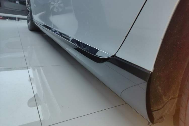 Used Mercedes-Benz EQS 2022 450+ Pioneer Edition Left Side Sill