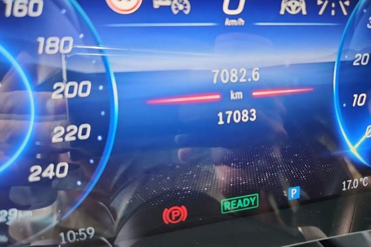 Used Mercedes-Benz EQS 2022 Updated Version 450+ Pioneer Edition Odometer Close Up