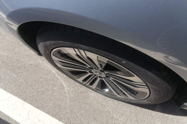 Used Mercedes-Benz EQS 2022 Updated Version 450+ Pioneer Edition Right Rear Wheel Hub