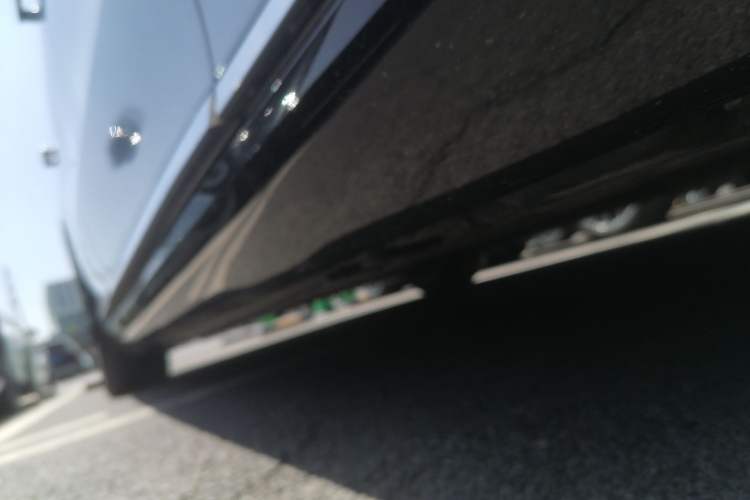 Used Mercedes-Benz EQS 2022 Updated Version 450+ Pioneer Edition Right Side Sill