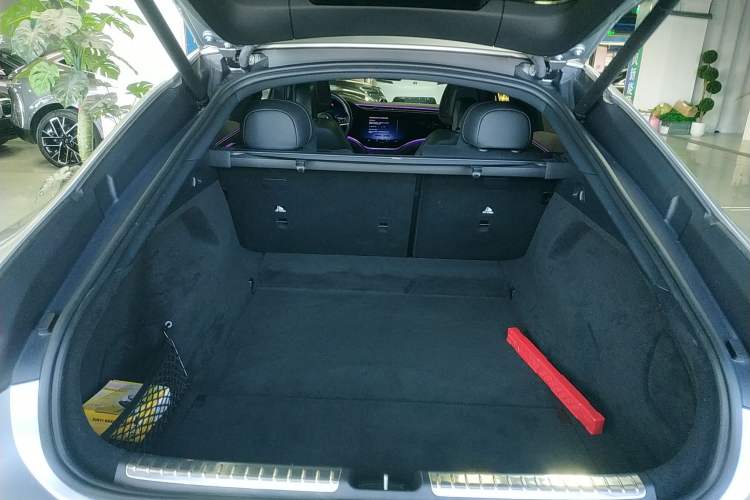 Used Mercedes-Benz EQS 2022 Updated Version 450+ Luxury Edition Trunk