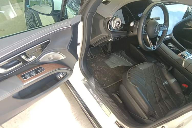 Used Mercedes-Benz EQS 2022 Updated 580 4MATIC Driver Seat