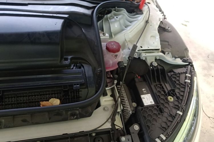 Used Mercedes-Benz EQS 2022 Updated 580 4MATIC Engine Bay Left