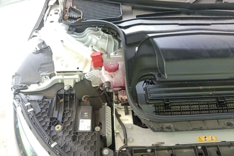 Used Mercedes-Benz EQS 2022 Updated 580 4MATIC Engine Bay Right