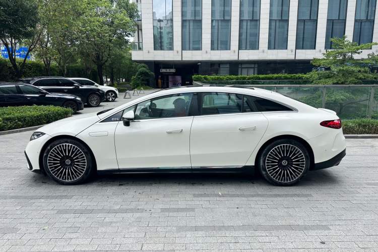 Used Mercedes-Benz EQS 2022 580 4MATIC Exterior 4