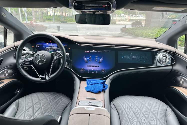 Used Mercedes-Benz EQS 2022 580 4MATIC Interior 1