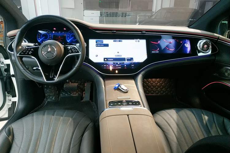 Used Mercedes-Benz EQS 2022 Updated Version 450+ Pioneer Edition Interior 2