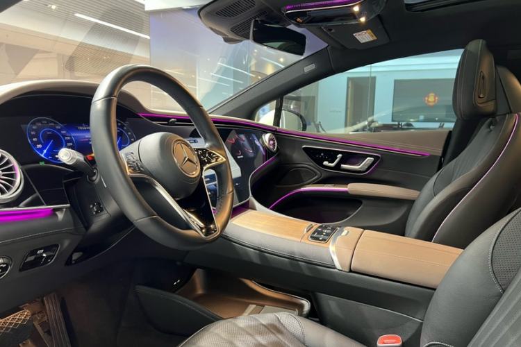 Used Mercedes-Benz EQS 2022 Updated Version 450+ Pioneer Edition Interior 2