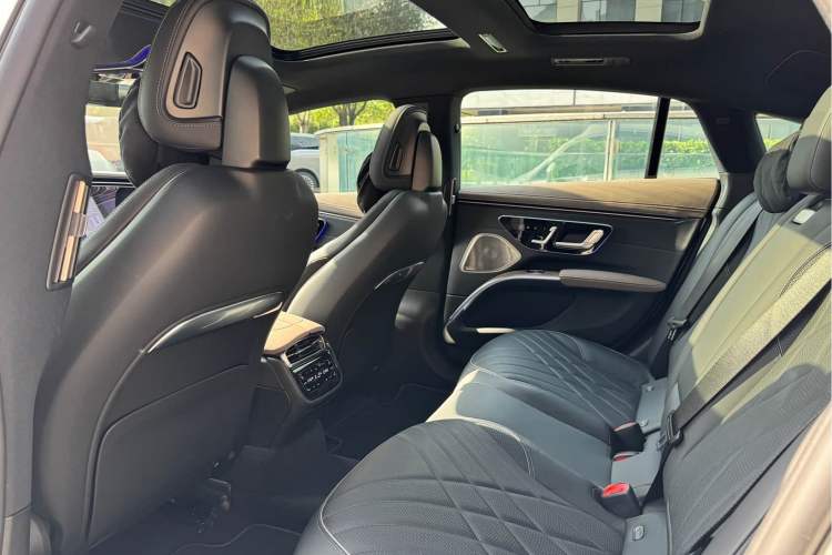 Used Mercedes-Benz EQS 2022 580 4MATIC Interior 2