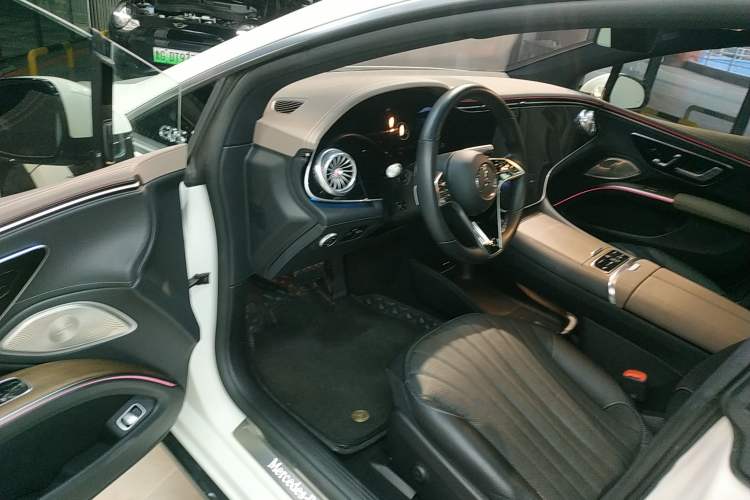 Used Mercedes-Benz EQS 2022 Updated Version 450+ Pioneer Edition Interior 3