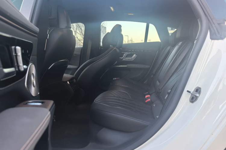 Used Mercedes-Benz EQS 2022 Updated 580 4MATIC Interior 3