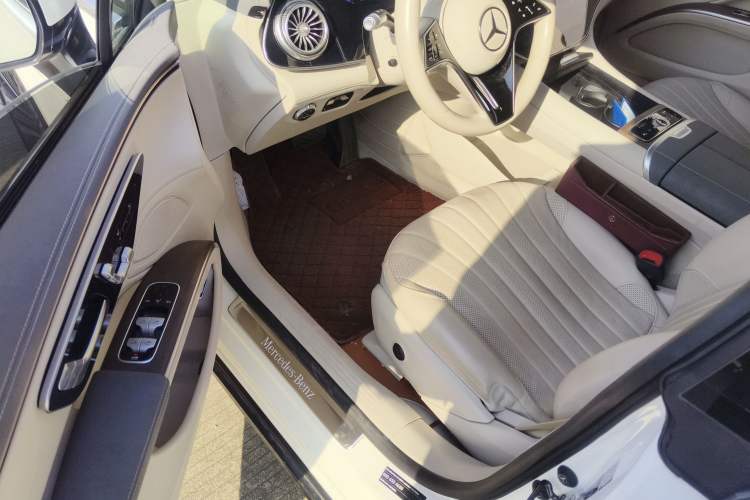 Used Mercedes-Benz EQS 2022 Updated Version 450+ Pioneer Edition Interior 3