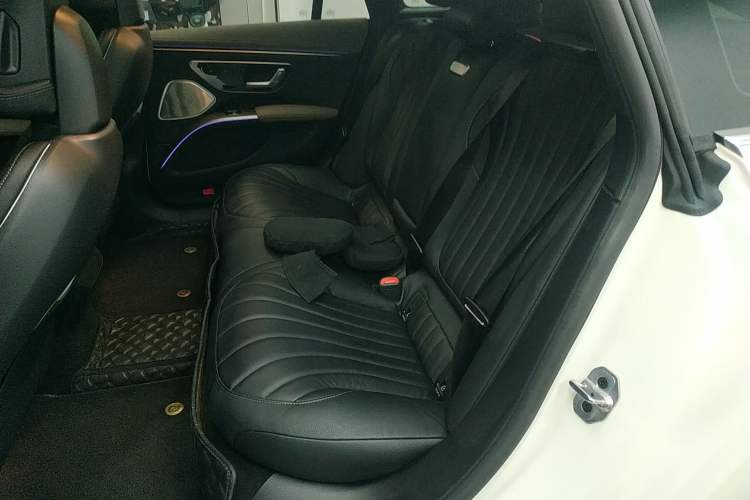 Used Mercedes-Benz EQS 2022 Updated Version 450+ Pioneer Edition Interior 4