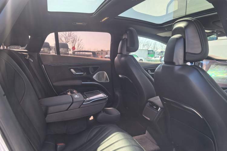 Used Mercedes-Benz EQS 2022 Updated Version 450+ Luxury Edition Interior 4