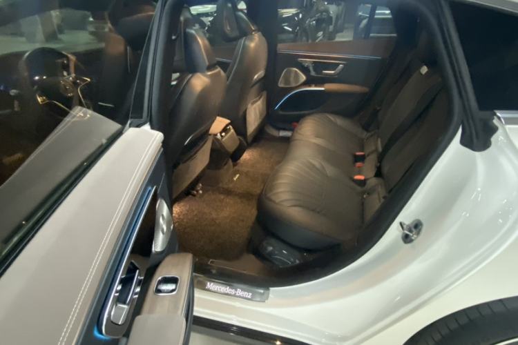 Used Mercedes-Benz EQS 2022 Updated Version 450+ Pioneer Edition Interior 4