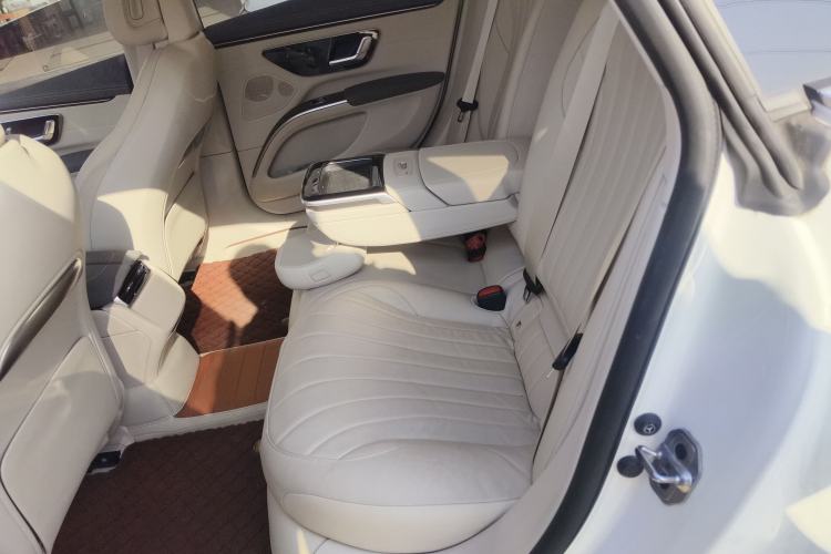 Used Mercedes-Benz EQS 2022 Updated Version 450+ Pioneer Edition Interior 4