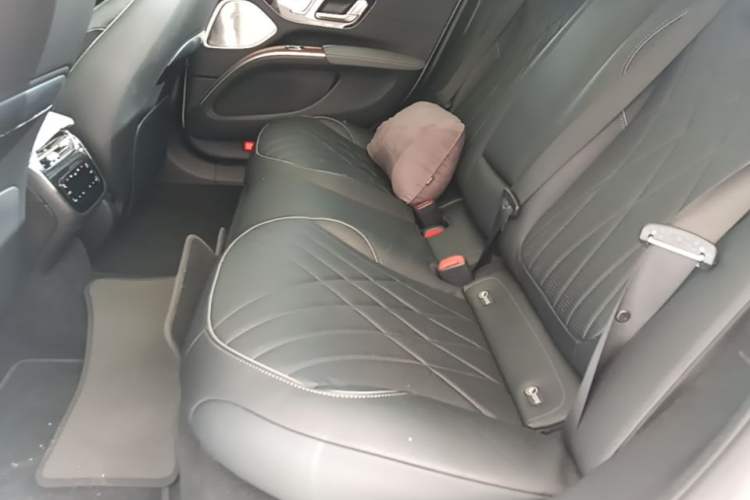 Used Mercedes-Benz EQS 2022 Updated 580 4MATIC Left Rear Seat