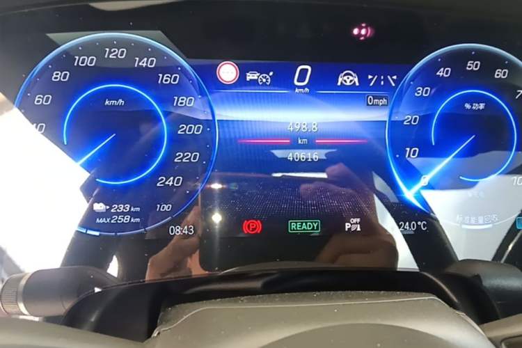 Used Mercedes-Benz EQS 2022 Updated 580 4MATIC Odometer Close Up