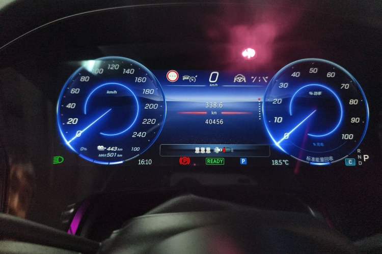Used Mercedes-Benz EQS 2022 580 4MATIC Odometer Close Up