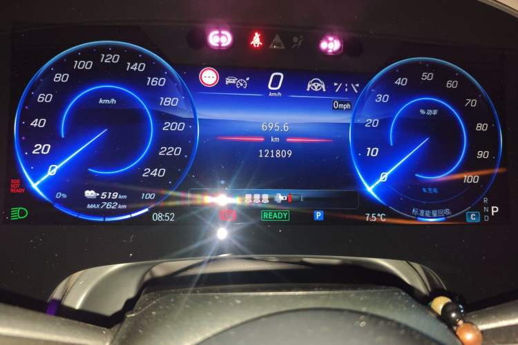 Used Mercedes-Benz EQS 2022 Updated Version 450+ Pioneer Edition Odometer Close Up