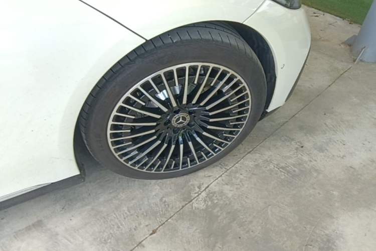 Used Mercedes-Benz EQS 2022 Updated 580 4MATIC Right Front Wheel Hub